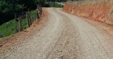 Prefeitura recupera estradas em São Martinho